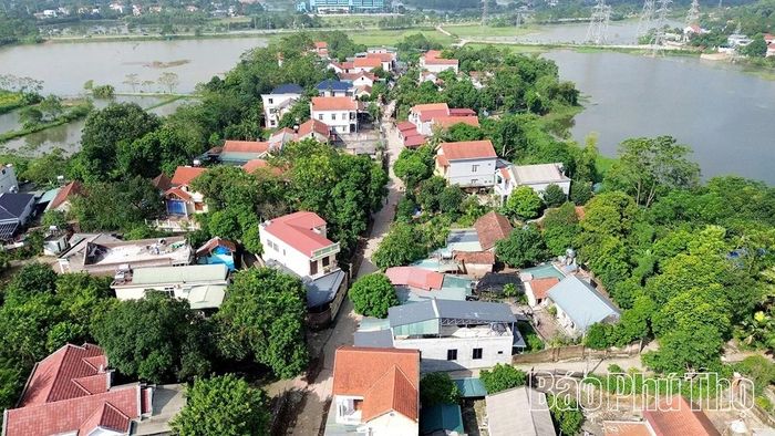 Trên 100 hộ dân thuộc hai khu dân cư đã thống nhất tình nguyện hiến đất để cải tạo, mở rộng tuyến đường nối từ đường Phù Đổng qua Nhà văn hóa Khu 2 (Phượng Lâu) đến đường Âu Cơ, chiều dài trên 1,1km