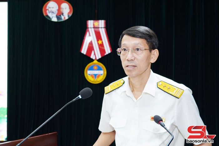 Lãnh đạo Thuế tỉnh Sơn La trao đổi thông tin về chính sách thuế mới năm 2025.
