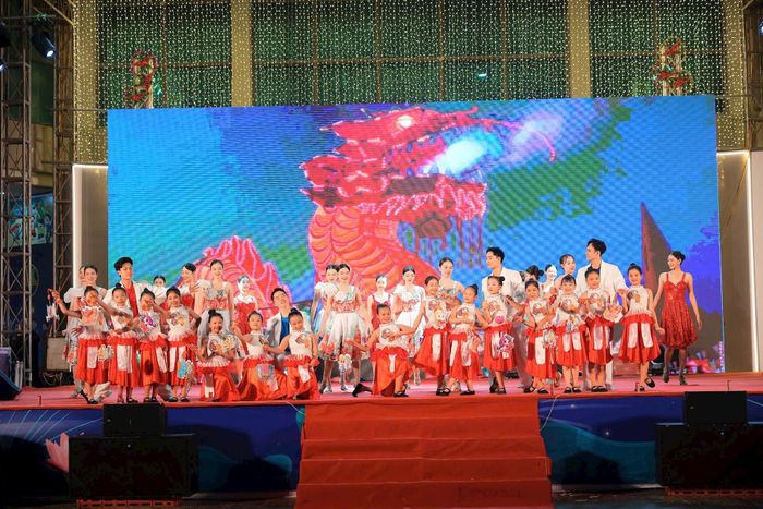 Chương trình biểu diễn nghệ thuật trong lễ khai mạc. Ảnh: BTC