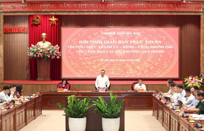 Chủ tịch UBND thành phố Hà Nội Trần Sỹ Thanh phát biểu tại phiên thảo luận sáng 3-10. Ảnh: Viết Thành