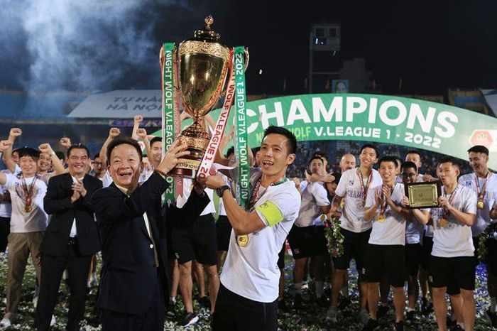Lần gần nhất Hà Nội FC được nâng Cúp đã từ năm 2022. Ảnh: HNFC