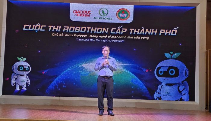  Ông Nguyễn Phúc Tăng, Phó Giám đốc Sở GD&amp;ĐT TP. Cần Thơ phát biểu khai mạc. 