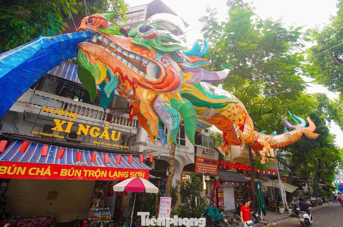  Hòa trong không khí rộn ràng của Tết Trung thu, UBND phường Hoàn Kiếm phối hợp với Ban Quản lý hồ Hoàn Kiếm và Phố cổ Hà Nội tổ chức chuỗi hoạt động Tết Trung thu truyền thống năm 2025, từ ngày 22/9-12/10. 
