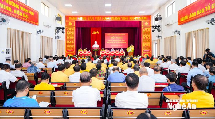 Quang cảnh hội nghị tiếp xúc cử tri. Ảnh: Thanh Lê