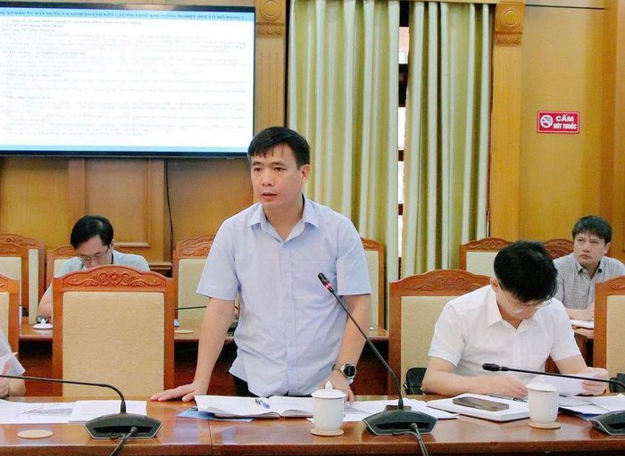  Đại diện địa phương báo cáo tiến độ công tác giải phóng mặt bằng. 