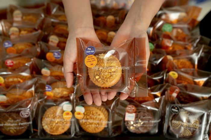 Bánh trung thu từ cửa hàng online của chị Trang Anh được nhiều khách đặt mua. Ảnh: NVCC