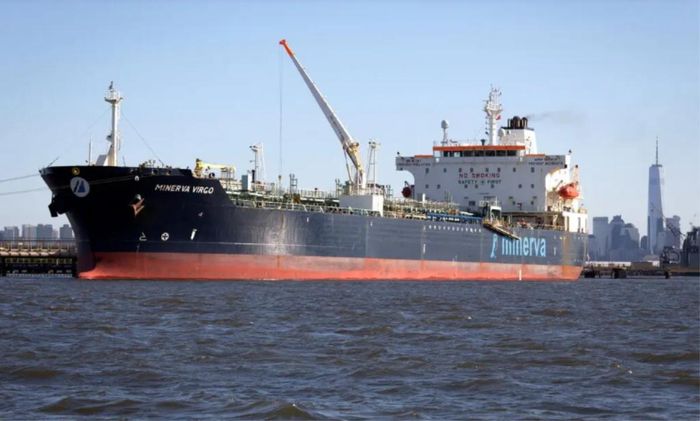 Các nhà máy lọc dầu thuộc về những công ty lớn như Reliance Industries và Mangalore Refinery &amp; Petrochemicals Ltd đang tích cực tăng cường xuất khẩu, tận dụng lợi thế của biên lợi nhuận xăng dầu cao ở châu Á, đã tăng 51% kể từ đầu năm lên 11 - 12 USD/thùng.