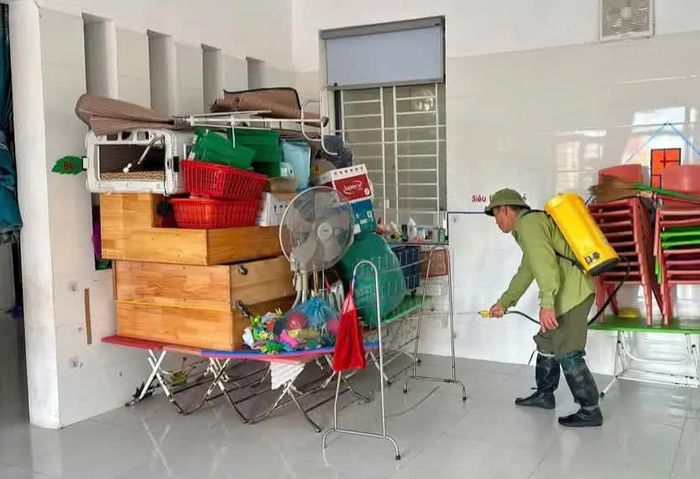 Công tác tiêu độc khử trùng tại các địa phương vùng ngập lụt ở tỉnh Hà Tĩnh được thực hiện nhanh chóng, kịp thời, góp phần phòng ngừa dịch bệnh sau lũ lụt.