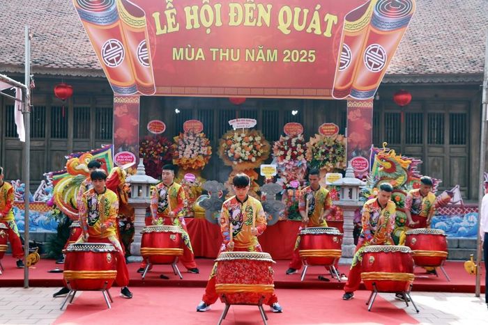 Màn biểu diễn trống hội. Ảnh: Mạnh Tú - TTXVN