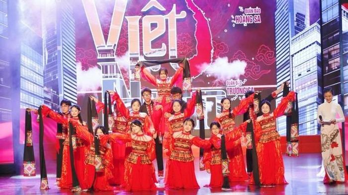 Học sinh thành phố Hải Phòng (đang theo học tiếng Nhật tại một số trường học của thành phố) tham gia biểu diễn, tạo ấn tượng sâu sắc trong chương trình. 