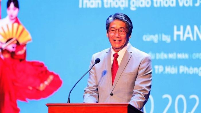  Đại sứ Đặc mệnh toàn quyền Nhật Bản tại Việt Nam Ito Naoki bày tỏ vui mừng tham dự sự kiện giao lưu văn hóa. 