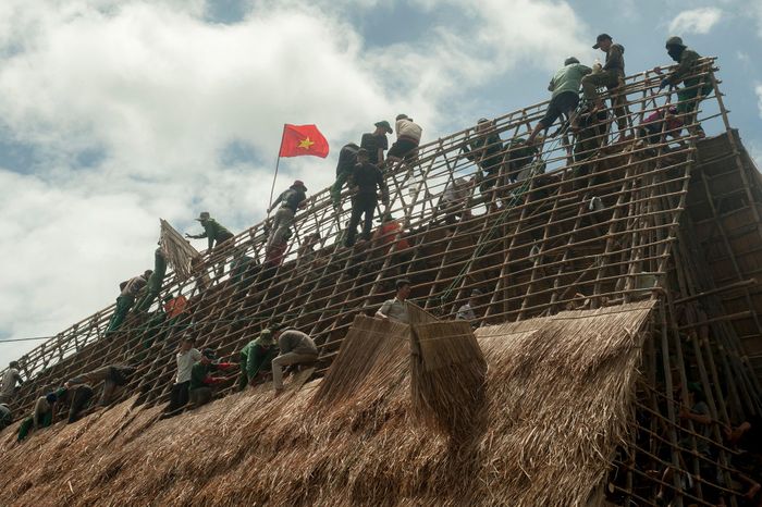 Dân tộc Ba Na bảo tồn nhà rông. Ảnh: PHẠM HUY ĐẰNG