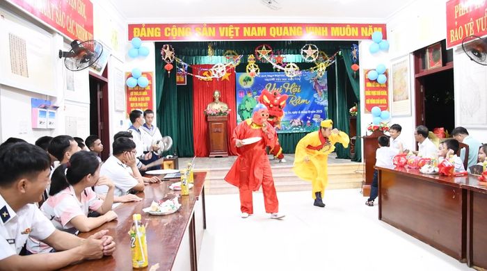 Tiết mục văn nghệ trên đảo Sinh Tồn.