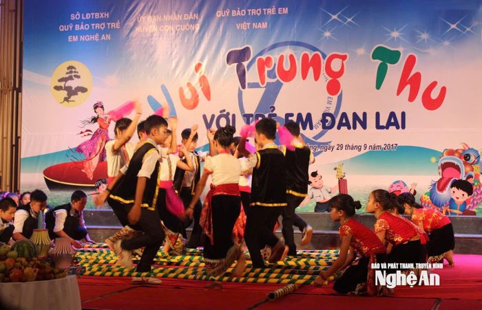 Khi đời sống kinh tế xã hội được nâng cao, nhu cầu về tinh thần của các em nhỏ đồng bào dân tộc thiểu số cũng được nâng lên, điều đó thể hiện rõ nét trong Tết Trung thu.