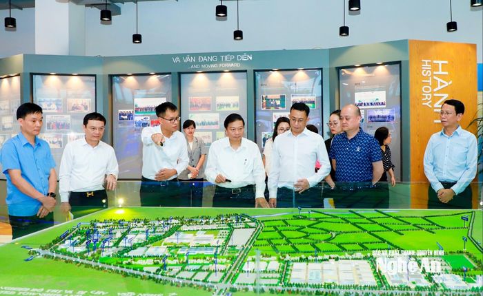 Chủ tịch UBND tỉnh Nghệ An thăm, làm việc tại VSIP Nghệ An. Ảnh: Thành Duy