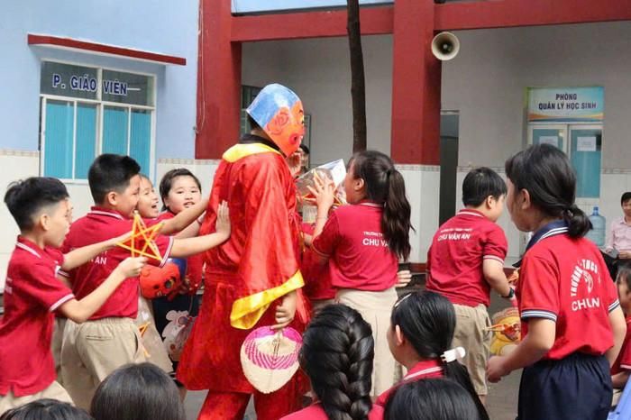 Trường TH -THCS - THPT Chu Văn An tổ chức các hoạt động Trung thu cho học sinh. Ảnh: Báo Tin Tức