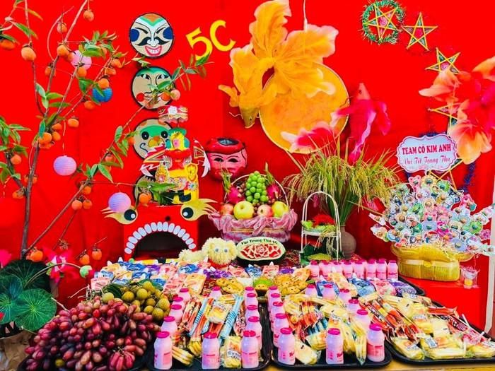 Mâm cỗ Trung thu của lớp 5C Trường Tiểu học Liên Hà - Ô Diên. Ảnh: Trường Tiểu học Liên Hà - Ô Diên