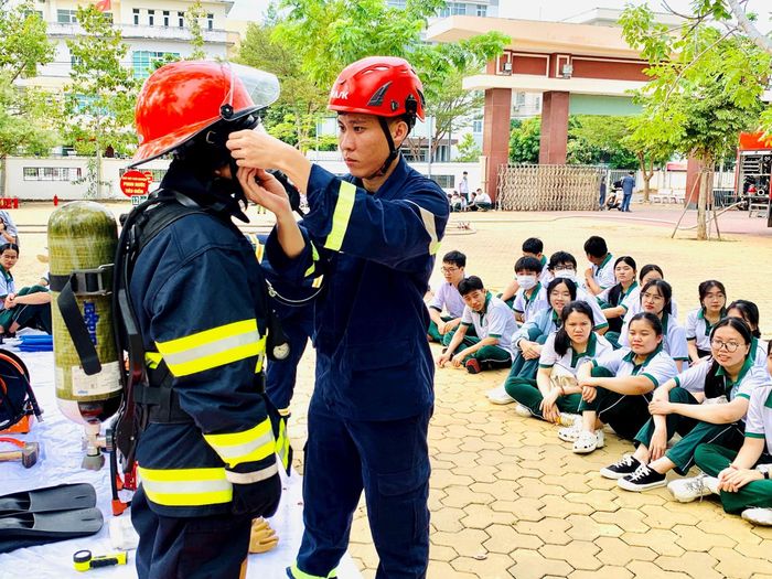 Học sinh được tiếp cận các trang thiết bị PCCC và CNCH