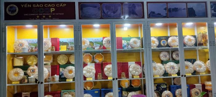 Chế biến yến sào ở xã Đức Linh