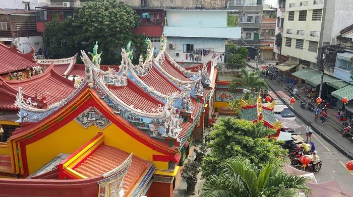Trải qua hơn hai thế kỷ tồn tại, hội quán đã được trùng tu, sửa chữa sáu lần vào các năm 1828, 1867, 1897, 1993, 1995 và 2017. Năm 2002, nơi đây được Bộ Văn hóa – Thông tin công nhận là Di tích kiến trúc nghệ thuật cấp quốc gia. Ảnh: Cổng thông tin du lịch của Ủy ban nhân dân quận 5 (cũ)