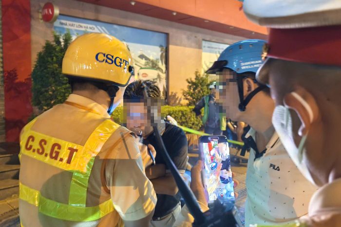 Theo đại diện tổ công tác, đây là khu vực tập trung nhiều nhà hàng và quán nhậu. Thời gian qua, lực lượng chức năng đã dùng nhiều hình thức tuyên truyền và xử lý, số người vi phạm giảm. Tuy nhiên, vẫn còn một số tài xế cố tình lái xe sau khi sử dụng rượu bia.