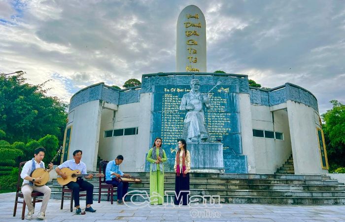 Buổi sinh hoạt của Câu lạc bộ Âm vang Dạ cổ.