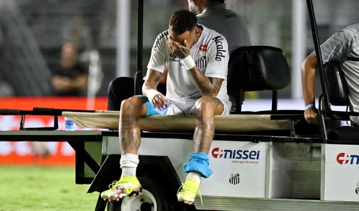  Cơn ác mộng chấn thương chưa buông tha Neymar suốt hơn 2 năm qua. 