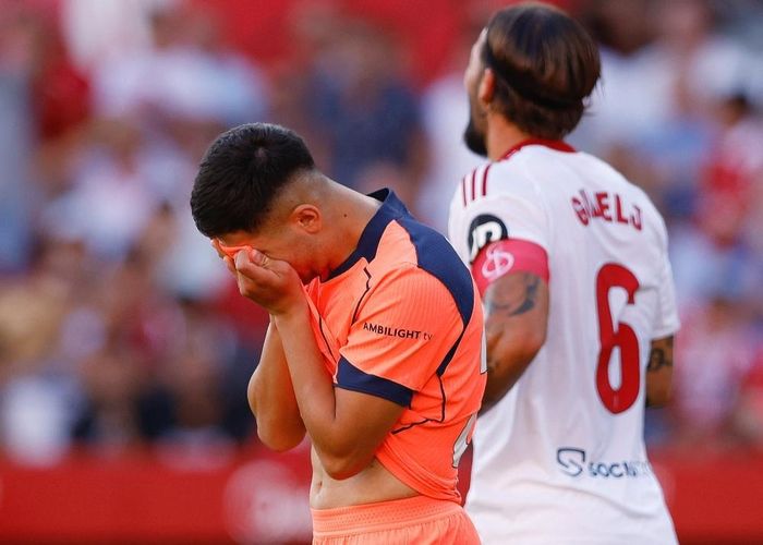 Thua Sevilla là lời cảnh tỉnh cho Barca. 