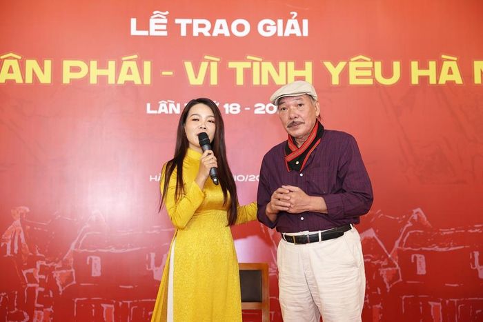Nhạc sĩ Trần Tiến giao lưu trước phần trao giải