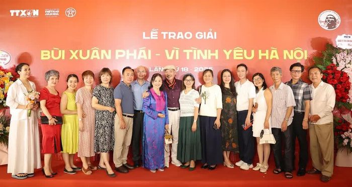 Nhạc sĩ Trần Tiến với người hâm mộ