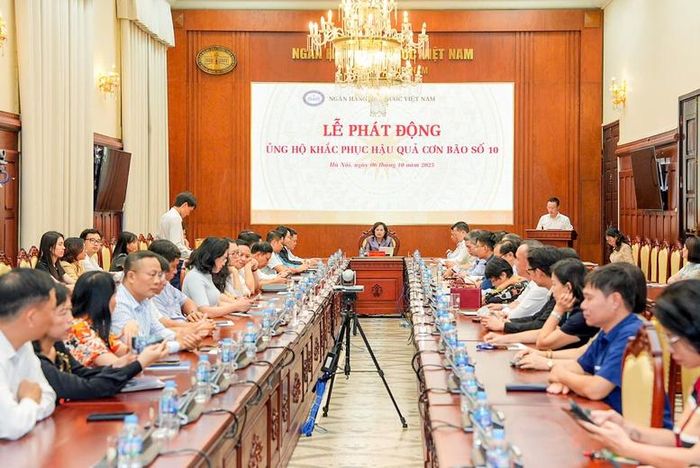 Nhiều năm qua, ngành Ngân hàng luôn chủ động, tích cực trong công tác hỗ trợ, chia sẻ khó khăn với người dân và doanh nghiệp chịu ảnh hưởng bởi thiên tai, bão lũ - Ảnh: VGP