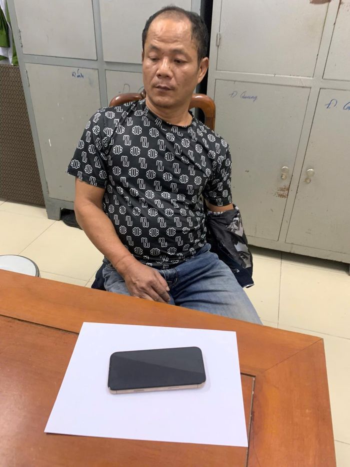 Đối tượng Trần Thanh Lanh cùng tang vật.