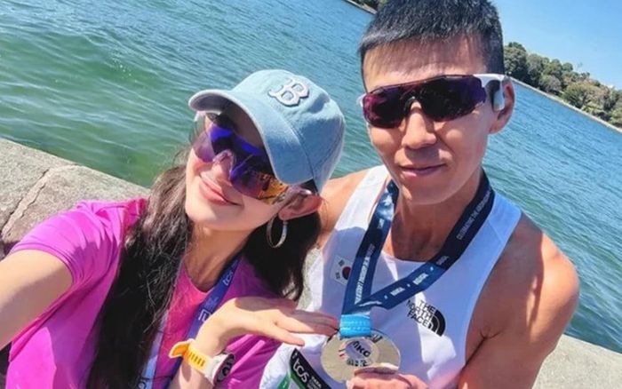  Vào ngày 3/9, Sean đã chia sẻ một bức ảnh trên Instagram của mình, cho thấy đã tham gia cuộc đua marathon với Danielle: "2025 Sydney Marathon, tham gia với phi hành đoàn không xác định. Thời gian đua 10 km đầu tiên của Daniel là 47 phút và 27 giây ấn tượng. Thật tuyệt vời khi đạt được kỷ lục này, chỉ hai tháng sau khi bắt đầu chạy". Danielle đã tham gia giải chạy "TCS Sydney Marathon" ở cự ly 10km nữ lứa tuổi 20 - 24, kết thúc với thời gian chính thức là 47 phút và 27 giây, xếp thứ 26 trong bảng xếp hạng lứa tuổi. 