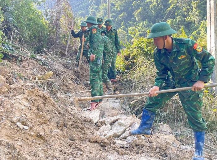  Những con đường dần dần được mở, đảm bảo giao thông đi lại cho các cơ quan đơn vị và người dân, giúp ổn định và tái thiết cuộc sống thường ngày. 