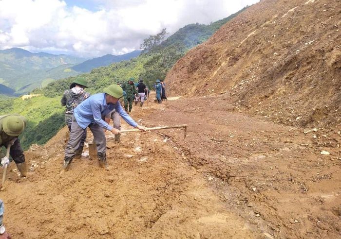  Trước tình trạng trên, Ban Chỉ huy Phòng, chống thiên tai và tìm kiếm cứu nạn xã Na Loi đã nhanh chóng huy động lực lượng quân sự, công an, cựu chiến binh, Đồn Biên' phòng Na Loi, đoàn viên thanh niên cùng đơn vị đóng trên địa bàn và bà con dân bản ra khắc phục hậu quả, mở lại các tuyến đường giao thông. 