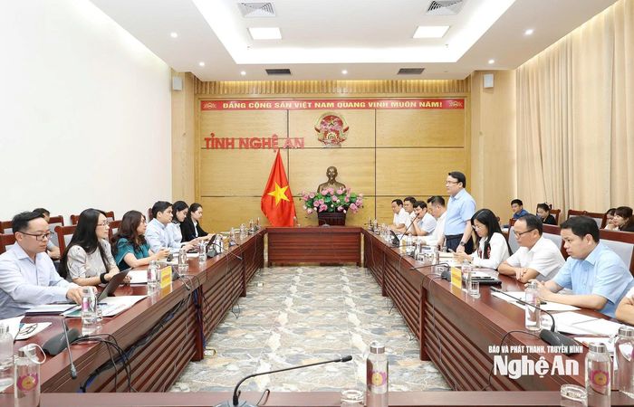 Tiếp và làm việc với đoàn có đồng chí Phùng Thành Vinh - Ủy viên Ban Chấp hành Đảng bộ tỉnh, Phó Chủ tịch UBND tỉnh; lãnh đạo một số sở, ban, ngành cấp tỉnh. Ảnh: CTV