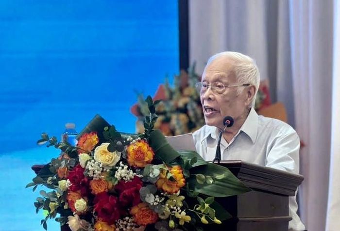 Giáo sư Phong Lê, nguyên Tổng Biên tập Tạp chí Văn học. (Ảnh: CTV/Vietnam+)