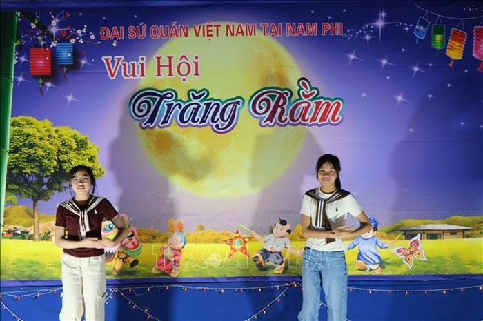 Tiết mục văn nghệ do thiếu nhi Việt Nam tại Nam Phi biểu diễn. Ảnh: Hồng Minh/PV TTXVN tại Nam Phi
