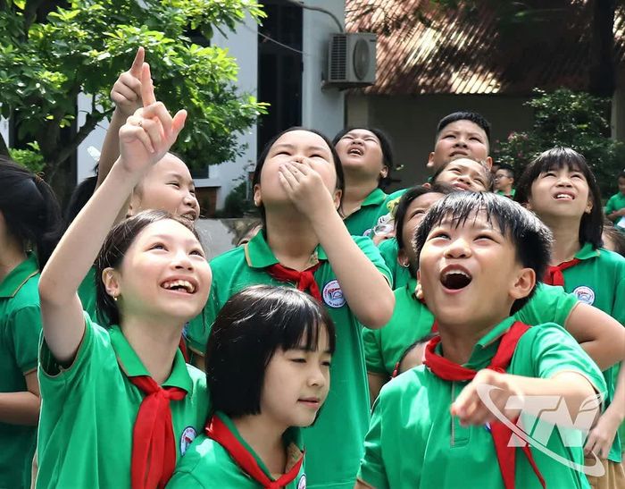 Trẻ em hồn nhiên với Tết trông trăng.