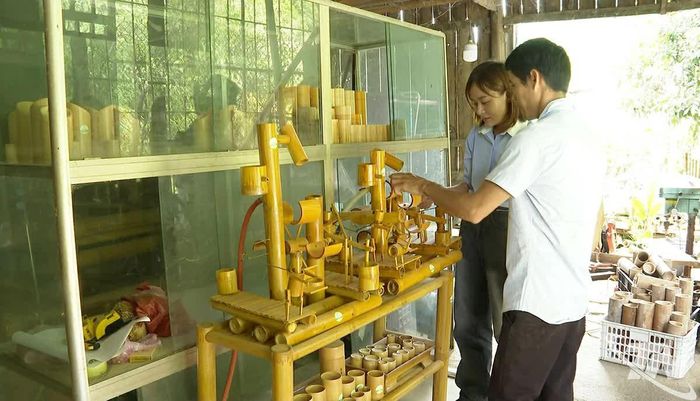 Sản phẩm thủ công tre trúc “xanh” của anh Lý Văn Cương được nhiều khách hàng ưa chuộng.
