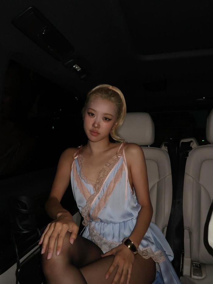  Jennie và Rosé (BlackPink) đồng loạt nhận về những luồng ý kiến trái chiều khi theo mốt đồ ngủ. Ảnh: @jennierubyjane, @roses_are_rosie. 