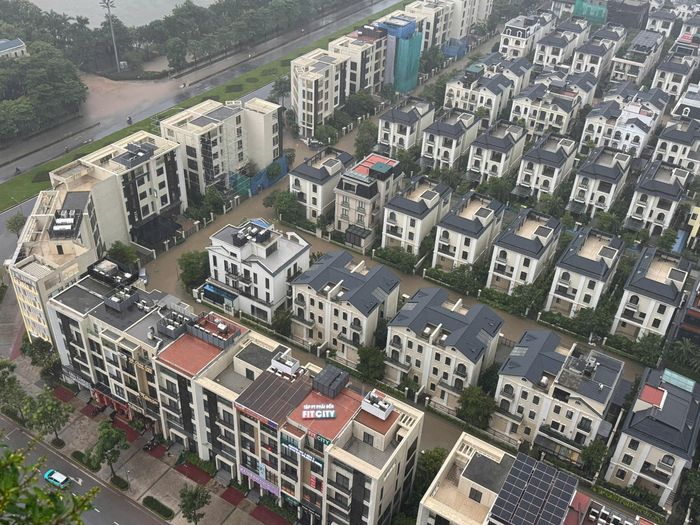  Cảnh ngập lụt của khu đô thị Starlake nhìn từ trên cao. Ảnh chụp sáng 7/10: CDCC. 