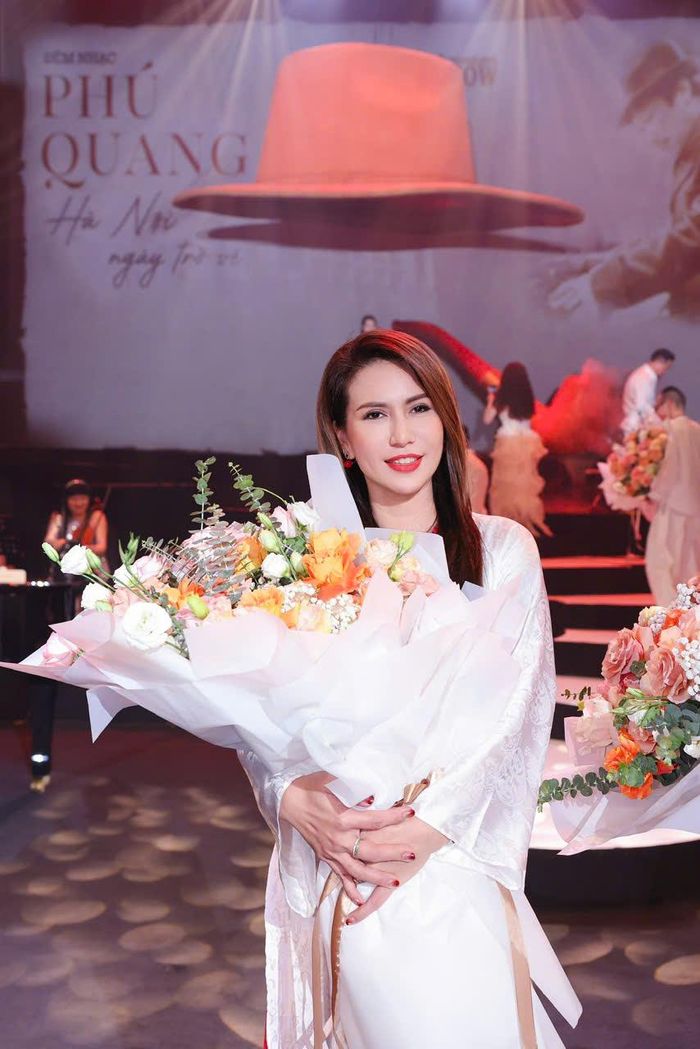 Giáng Hương, người viết kịch bản và biên tập đêm nhạc "Khát vọng" của bố Phú Quang