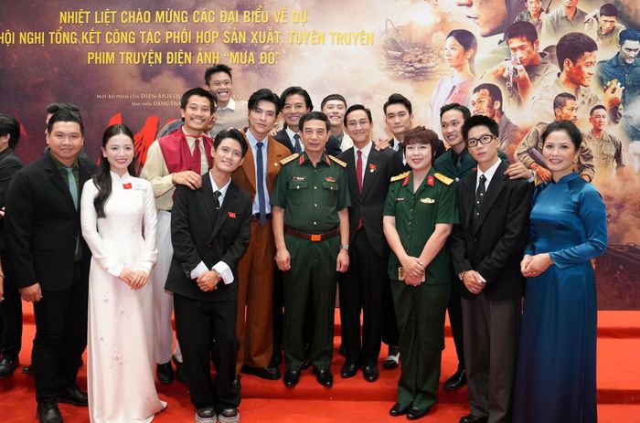 Hội nghị không chỉ đánh giá toàn diện hành trình thực hiện một tác phẩm nghệ thuật trọng điểm của Quân đội, mà còn là lời tri ân sâu sắc đến những người lính đã hy sinh, đồng thời định hướng cho dòng chảy điện ảnh cách mạng Việt Nam trong tương lai
