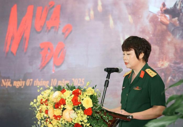 Đạo diễn Đặng Thái Huyền phát biểu tại hội nghị