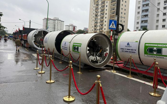 Máy khoan kích ngầm chuẩn bị thi công hệ thống cống bao sông Lừ