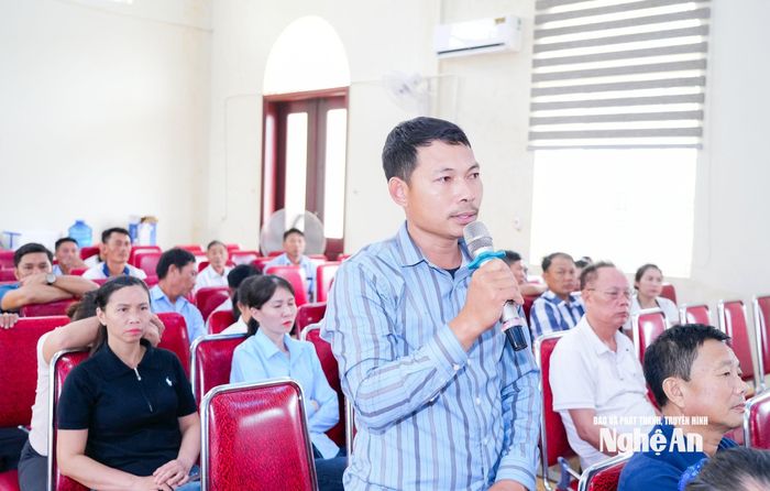 Cử tri xã Quỳnh Sơn kiến nghị với đại biểu Quốc hội. Ảnh: T.L