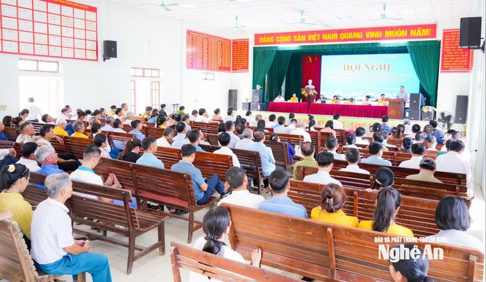 Quang cảnh hội nghị tiếp xúc cử tri xã Đông Thành. Ảnh: T.L