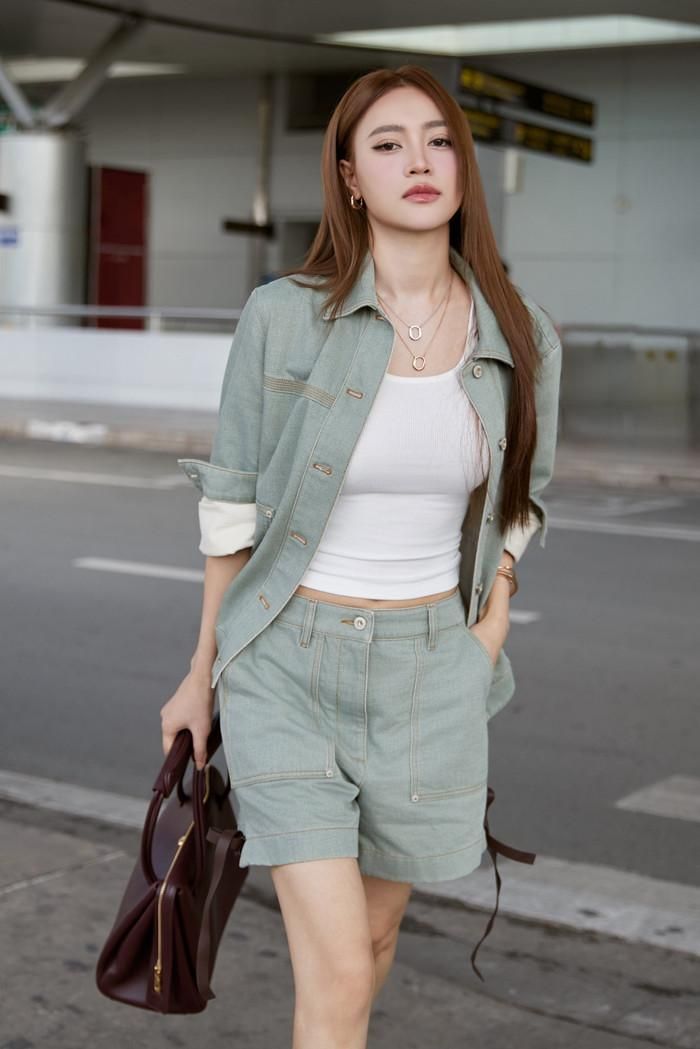Hiện tại, Ninh Dương Lan Ngọc đã quay trở lại công việc sau chấn thương phải ngồi xe lăn một thời gian. (Ảnh FBNV)