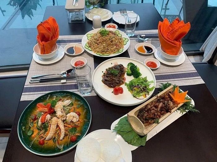 Khám phá tinh hoa ẩm thực.